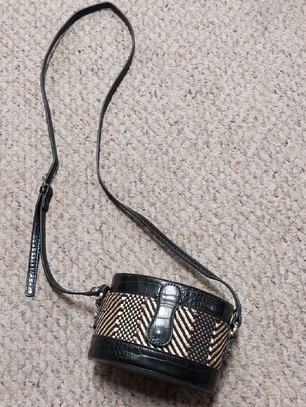 Sam Edelman Woven Straw and Black Croc Trim Crossbody Bag - Picture 3 of 8